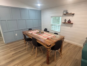 Dining - Lakefront 3-bedroom house at Cedar Creek Reservoir with amzing views (Mabank)