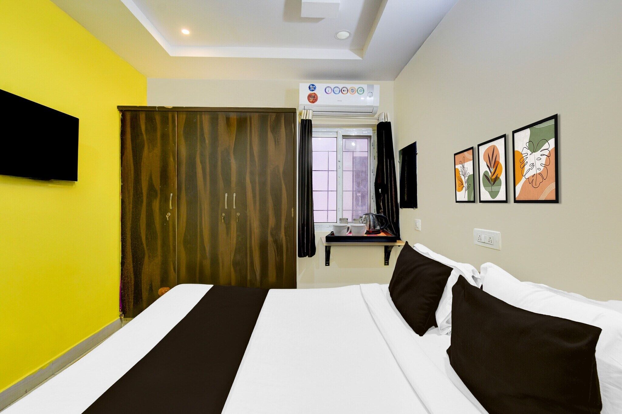 1 Schlafzimmer, Schreibtisch, Bettwäsche