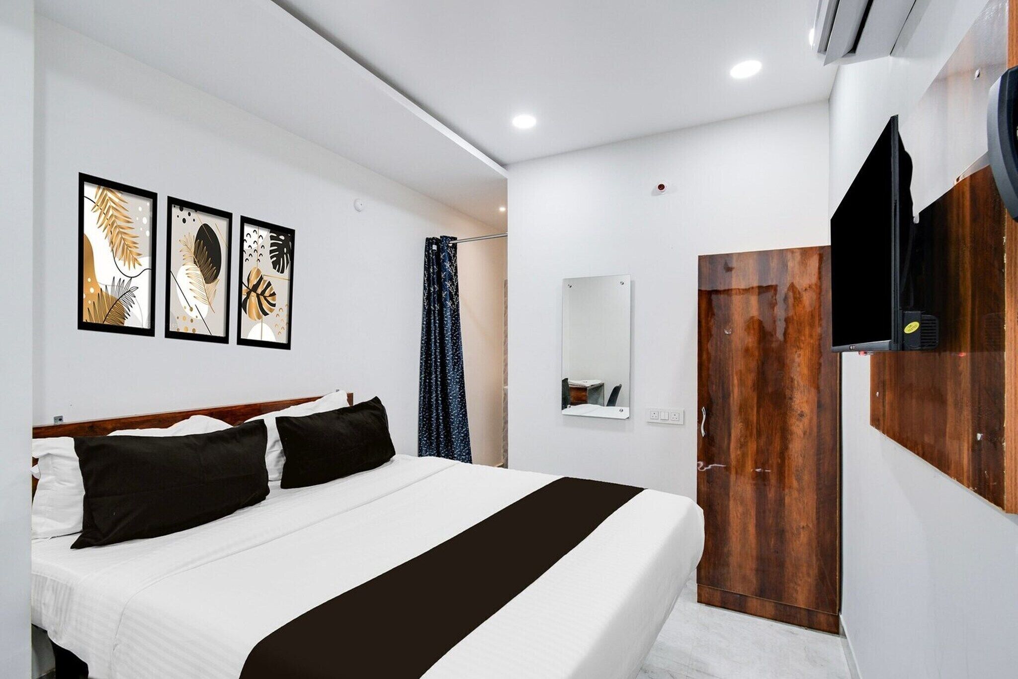 1 habitación, escritorio y ropa de cama 