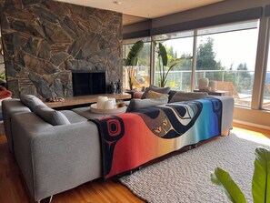 Living area - West Coast Retreat near the action (North Vancouver)