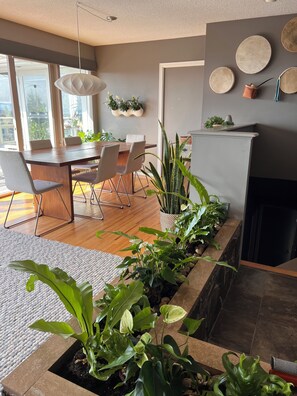 Dining - West Coast Retreat near the action (North Vancouver)