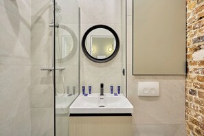 Hair dryer, towels - Charming Apartment - Paris Pere Lachaise (Paris)