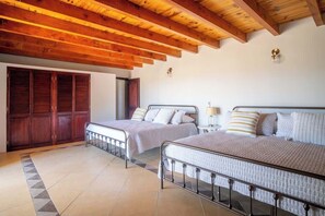 3 bedrooms, iron/ironing board, WiFi, bed sheets