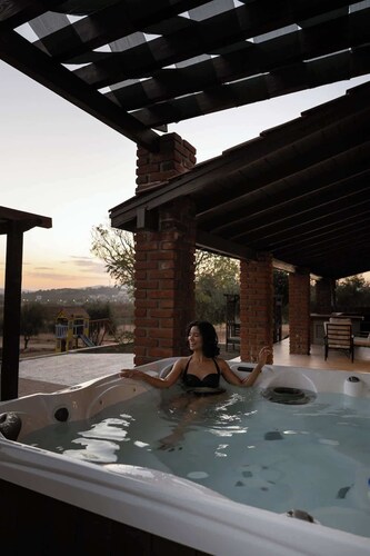 Beautiful Home at Valle de Gpe with Jacuzzi, AC & Wifi
