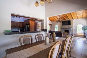 Dining - Beautiful Home at Valle de Gpe with Jacuzzi, AC & Wifi (Villa de Juárez)
