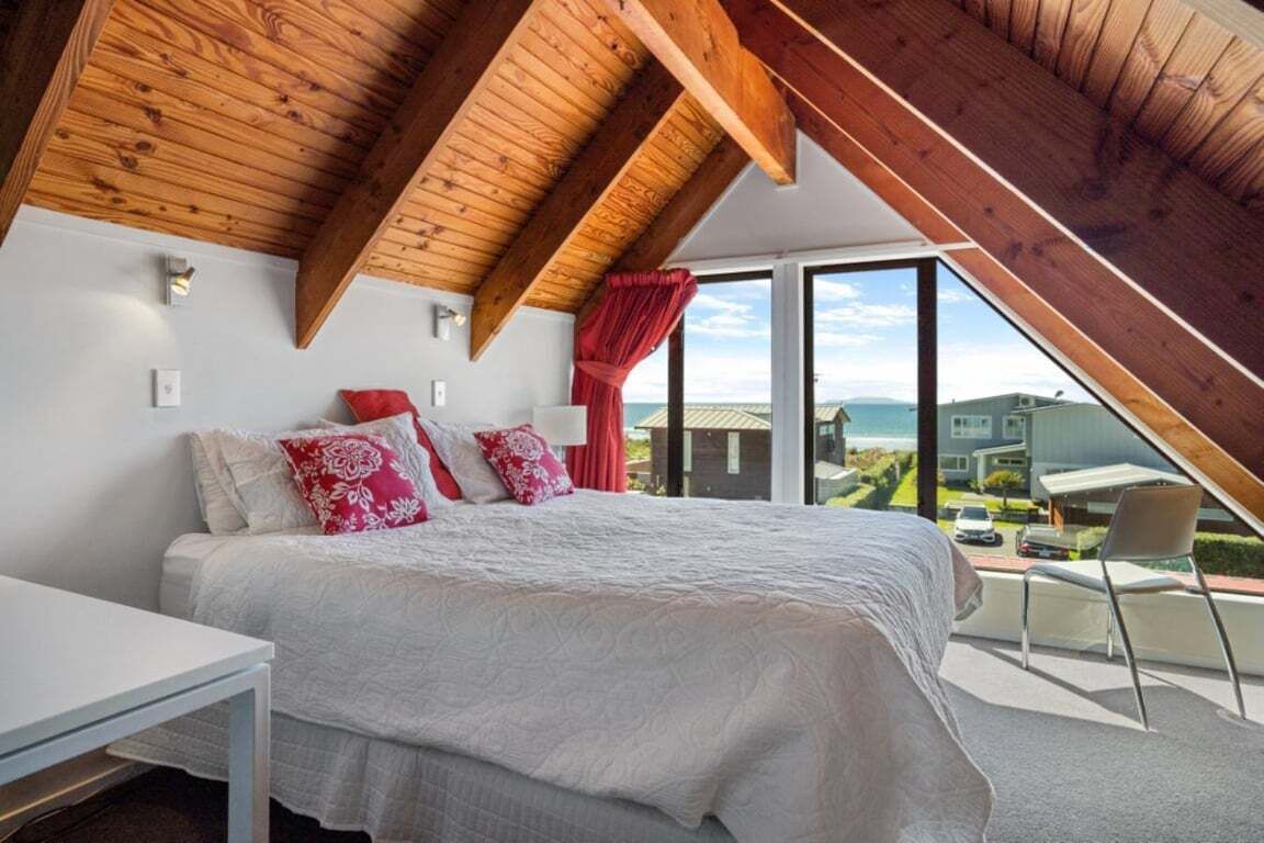 6 bedrooms, iron/ironing board, WiFi, bed sheets