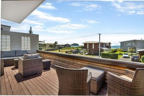 Terrace/patio - Tangaroa Beachside Bliss (Whangamata)