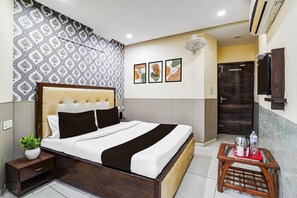 Room - Collection O Zirakpur - Patiala Road (Zirakpur)