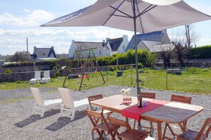 Outdoor dining - Beach Holiday Home in Guissény (Guisseny)