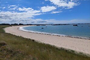 On the beach - Plouneour-Trez Holiday Home with Seaview (Plounéour-Brignogan-Plages)