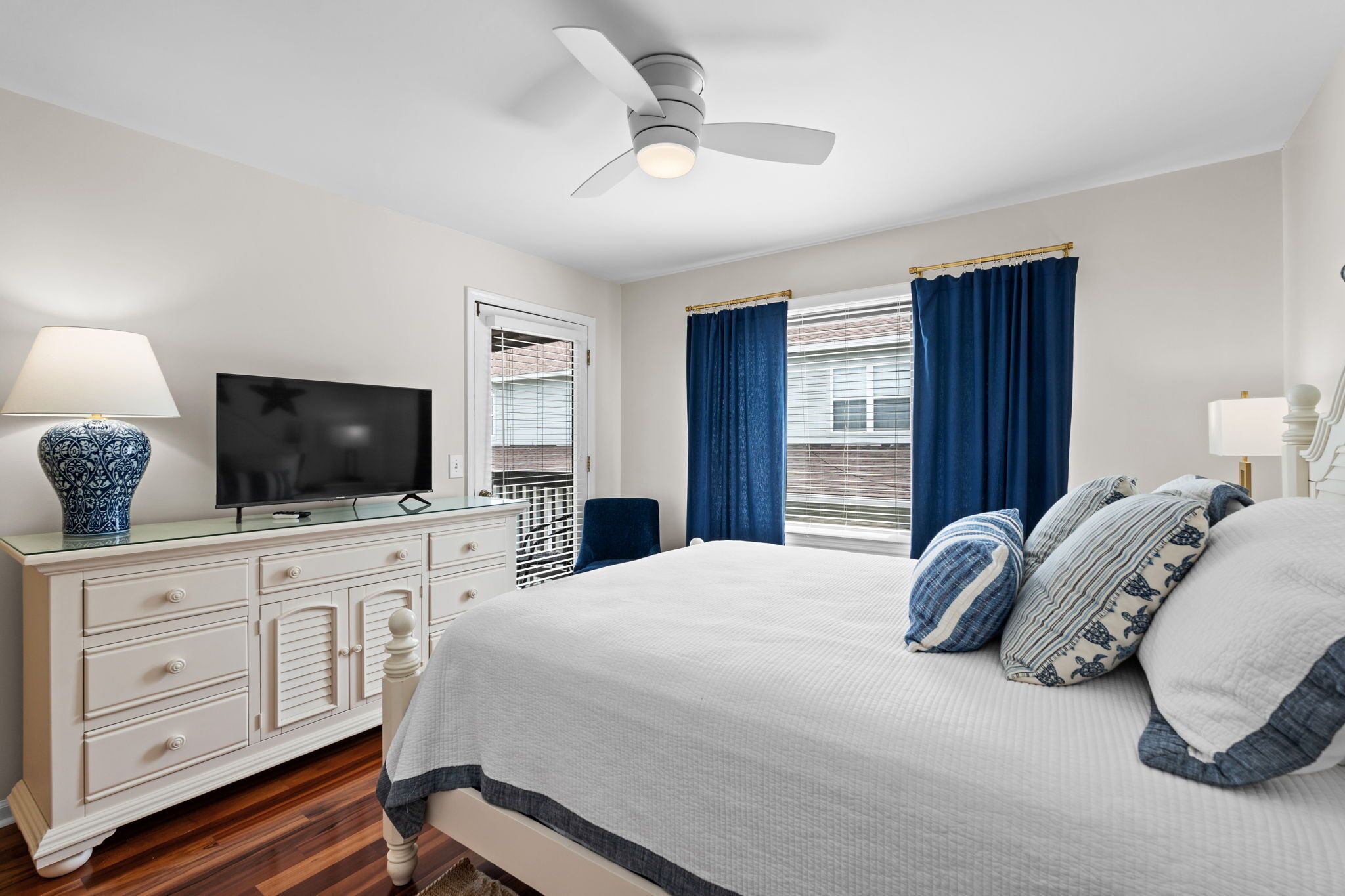 3 bedrooms, internet, bed sheets