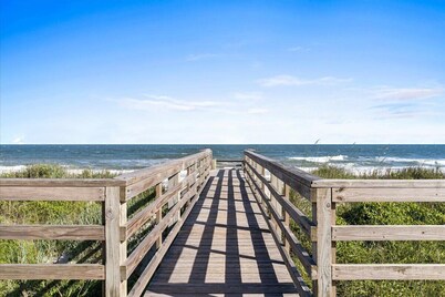 Oceanfront Complex with Pool just Steps to the Beach!