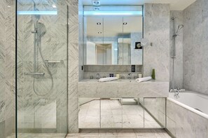 Hair dryer, towels - Superb 2 bdr apartment Terrace Neuilly-sur-Seine (Neuilly-sur-Seine)