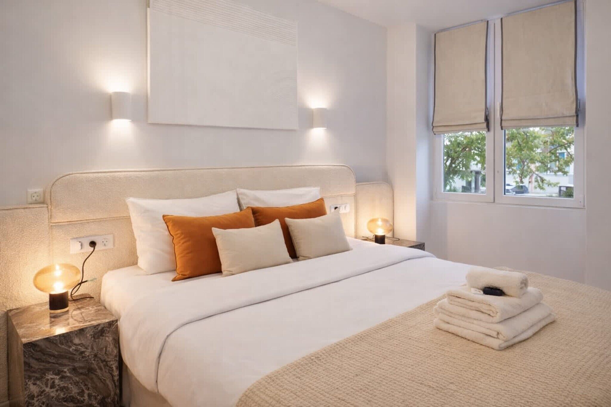 2 bedrooms, desk, iron/ironing board, bed sheets