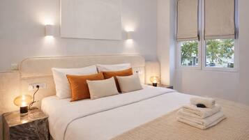 2 bedrooms, desk, iron/ironing board, bed sheets