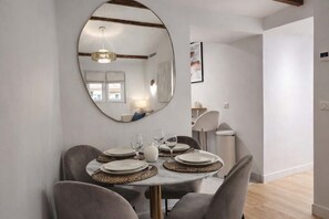 Dining - Beautiful renovated apartment with AC - Paris East (Paris)
