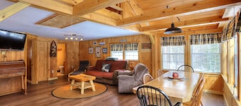 Welcoming 3-bedroom house in Rangeley perfect for affordable, family getaway