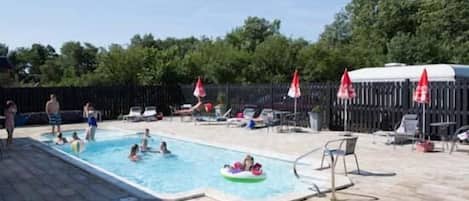 Piscine extérieure (ouverte en saison)