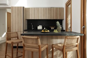 Kjøleskap, ovn, oppvaskmaskin og kaffetrakter/tekoker