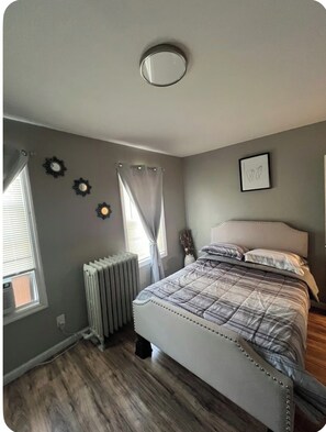 3 bedrooms, desk, iron/ironing board, free WiFi