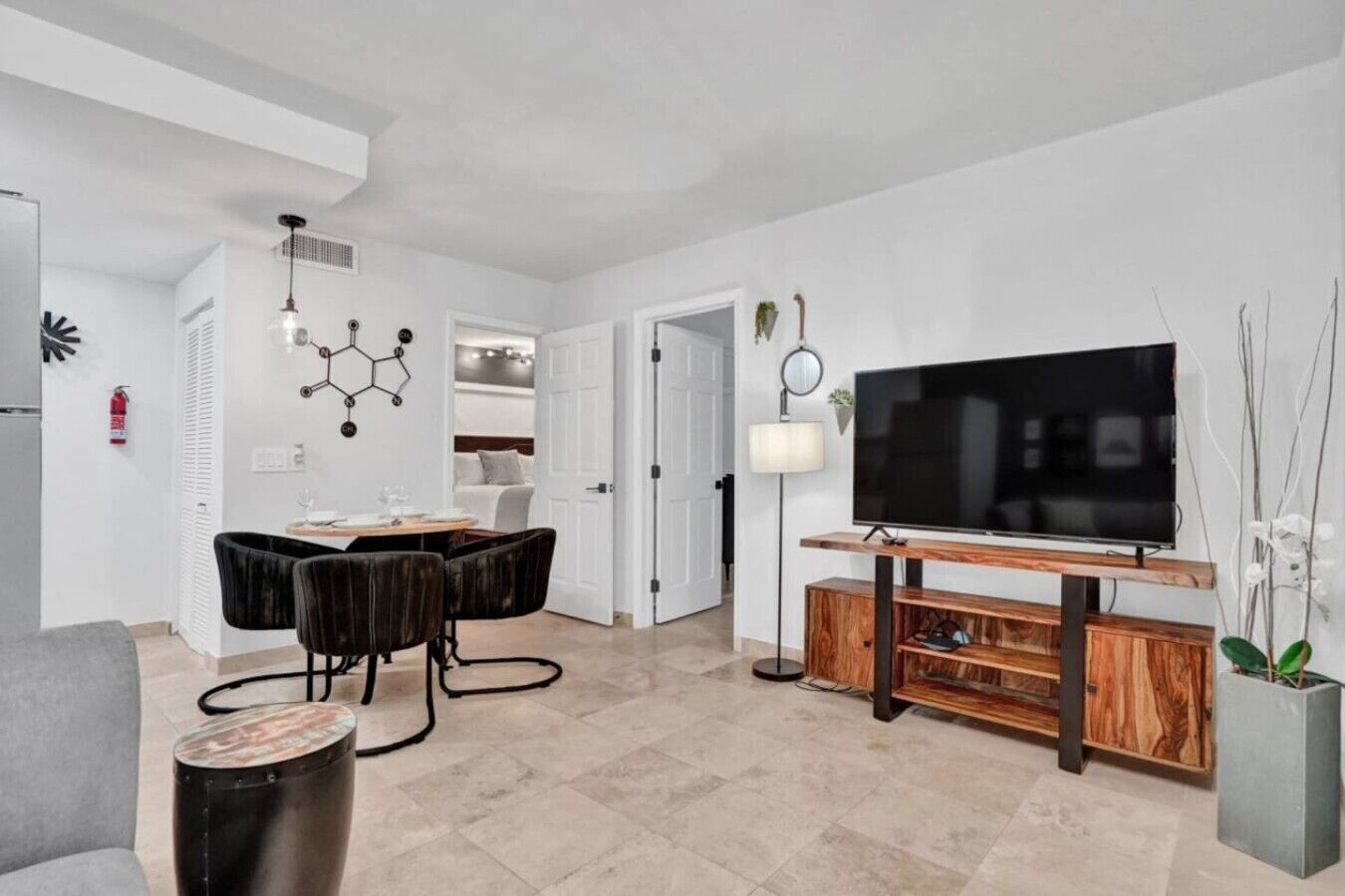 Beachside 2br With Heated Pool + Parking - Pompano Beach, FL