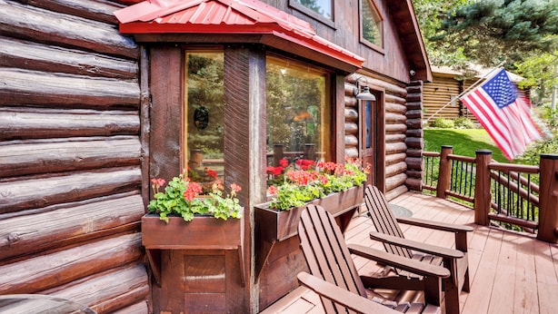 A wooden cabin with a porch, wooden chairs, flower boxes, and an American flag. - Rebels Retreat-Minutes from Main St, Longtime Guest Favorite now with IronStone! (Ouray)