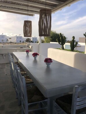 Outdoor dining - Casa Magnifica, Mikri Vigla Naxos (Mikri Vigla)