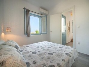 6 bedrooms, iron/ironing board, WiFi, bed sheets - Casa Magnifica, Mikri Vigla Naxos (Mikri Vigla)
