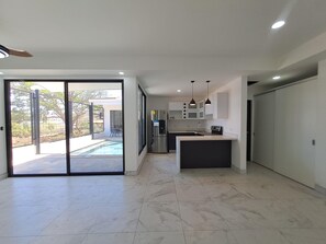 Fridge, oven, stovetop, coffee/tea maker - New 2-bedroom condo with private pool, AC in Playas Del Coco (Playas Del Coco)