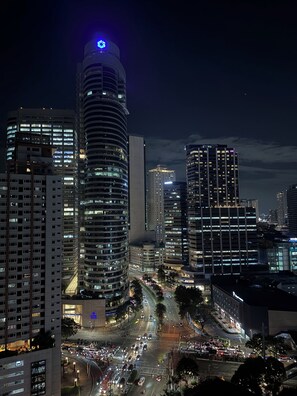 Exterior - Stylish 1BR in Makati CBD | Pool, WiFi, Self Check-In (Makati)