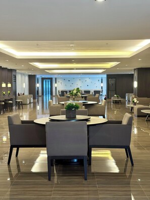 Dining - Stylish 1BR in Makati CBD | Pool, WiFi, Self Check-In (Makati)