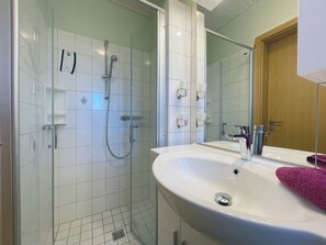 Hair dryer - House Nordseekrabbe apartment 9, Carolinenhof 7, 300m to harbor terrace garden (Neuharlingersiel)
