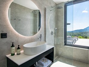 Shower, towels, soap, shampoo - Villa Melissea, Private Infinity Pool, Spacious Furnished Terrace, Lefkada (Lefkada)