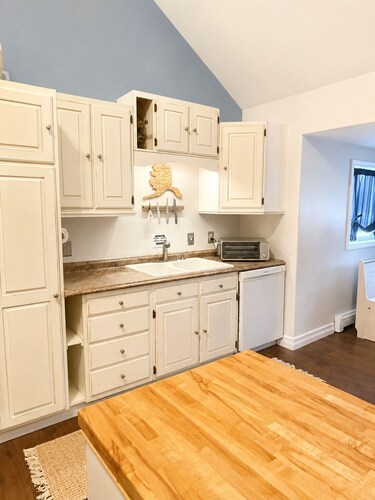Cozy Family-Friendly 2-Bedroom Home in North Pole Alaska Near Chena Lakes