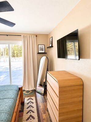 Room - Cozy Family-Friendly 2-Bedroom Home in North Pole Alaska Near Chena Lakes (North Pole)