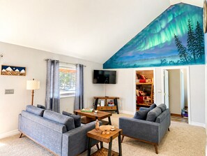 Smart TV - Cozy Family-Friendly 2-Bedroom Home in North Pole Alaska Near Chena Lakes (North Pole)