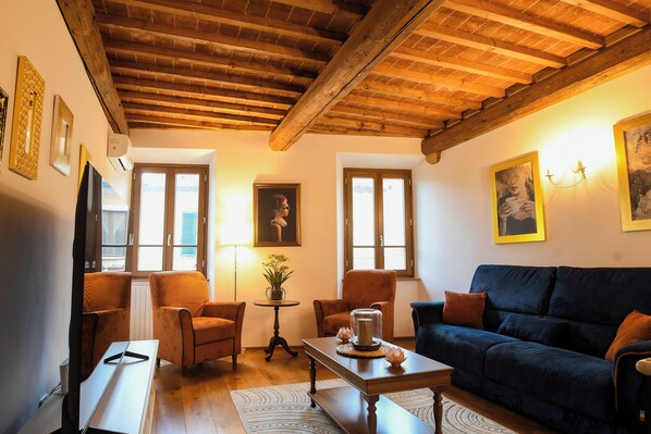 Living area - Vrbo Property (Montepulciano)