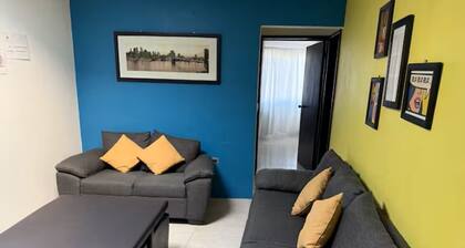 Downtown Apt / Walk to Main Square / Families & Groups