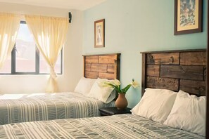 Room - Spacious Downtown Apartment / Family Friendly + Parking (Zacatlán)