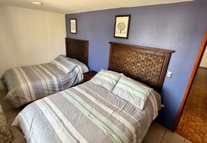 2 habitaciones, tabla de planchar con plancha y wifi gratis 
