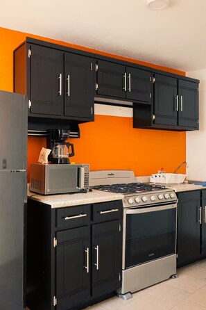 Fridge, microwave, stovetop, coffee/tea maker - Quiet Family Apartment 2 Blocks from Zacatlán Downtown (Zacatlán)