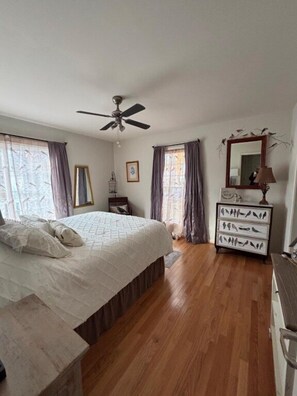 3 habitaciones, tabla de planchar con plancha, wifi y ropa de cama 