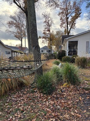 Property grounds - Point Taken - 3BR River Cottage with Swim Beach (Colonial Beach)