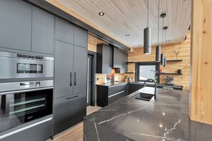 Private kitchen - Pine log home at Mount Washington Ski Resort (Comox Valley C (Puntledge-B*)