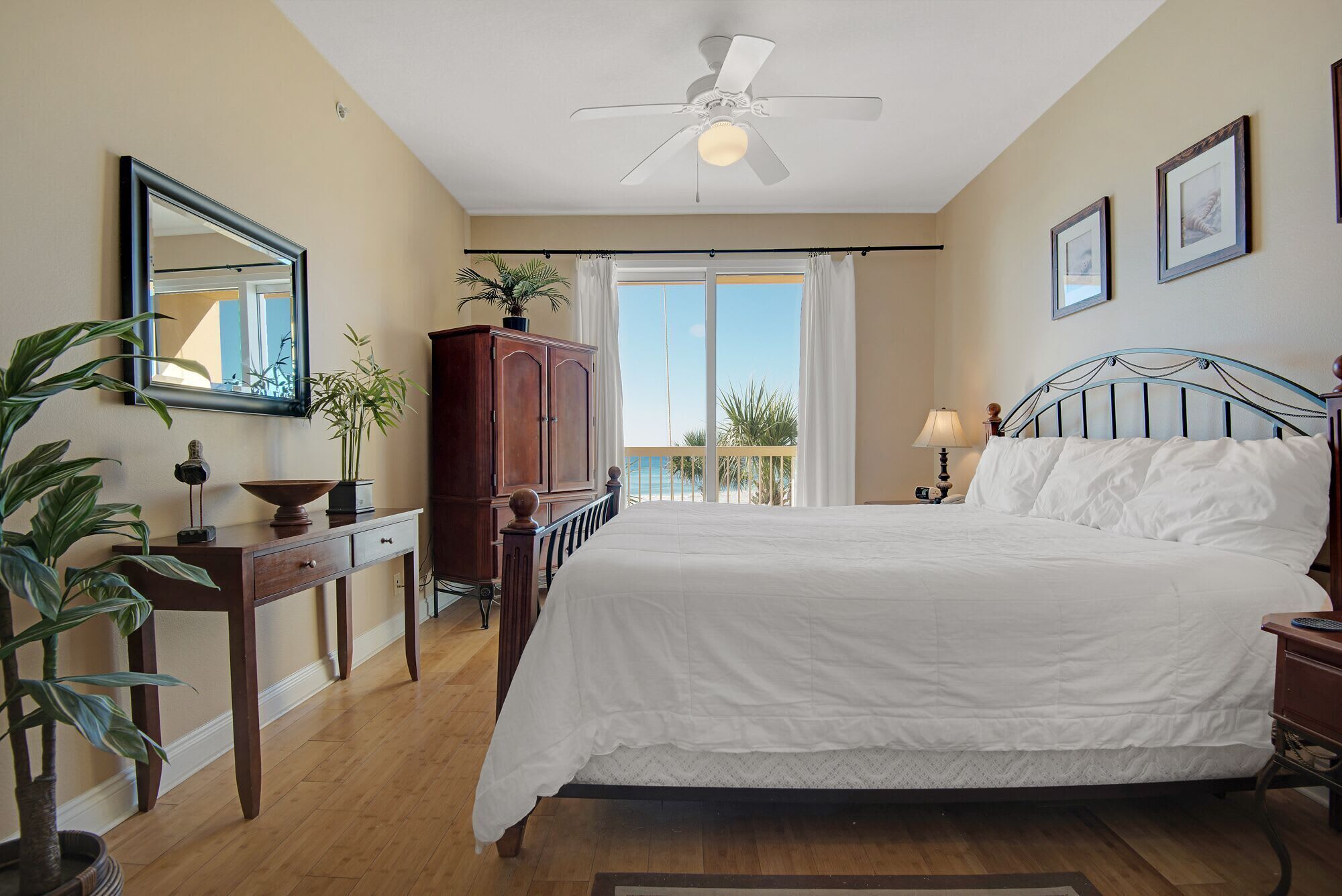 3 bedrooms, desk, iron/ironing board, WiFi