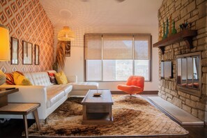 Living area - Shag House – Ultimate 70s Dream Pad Retro Vibes + Modern Comfort Near Airport (Manhattan)