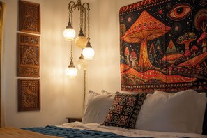 Room - Shag Stay MHK – Ultimate 70s Dream Pad Retro Vibes + Modern Comfort Near Airport (Manhattan)