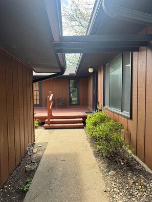 Terrace/patio - Shag Stay MHK – Ultimate 70s Dream Pad Retro Vibes + Modern Comfort Near Airport (Manhattan)