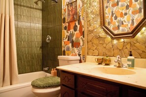 Bathroom - Shag House – Ultimate 70s Dream Pad Retro Vibes + Modern Comfort Near Airport (Manhattan)