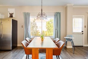 Dining - Prospect Haus *Stone Oak* (San Antonio)